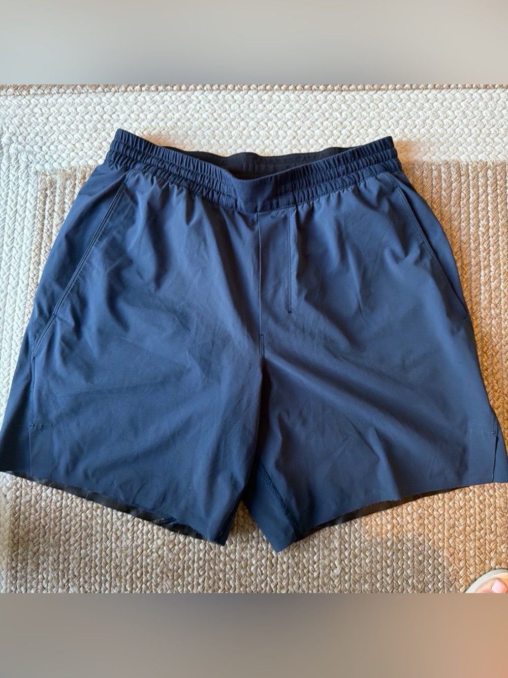 Lululemon Men’s Channel Cross 7” Swim Shorts M Navy Lined